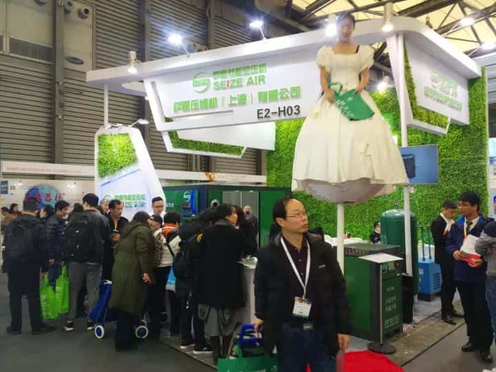 薩震節(jié)能空壓機展位上人氣火爆