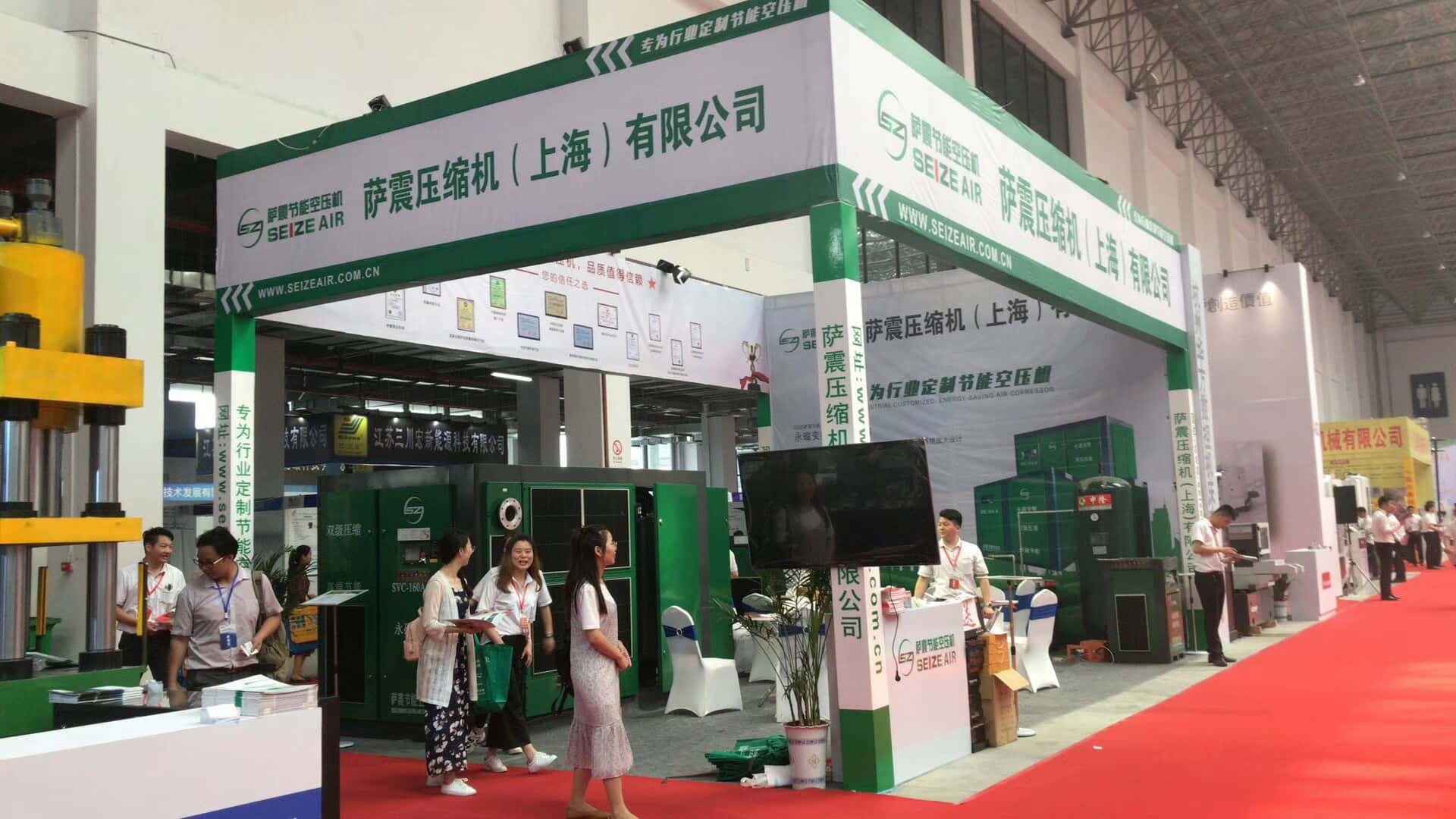 ����׃�l�Չ��C