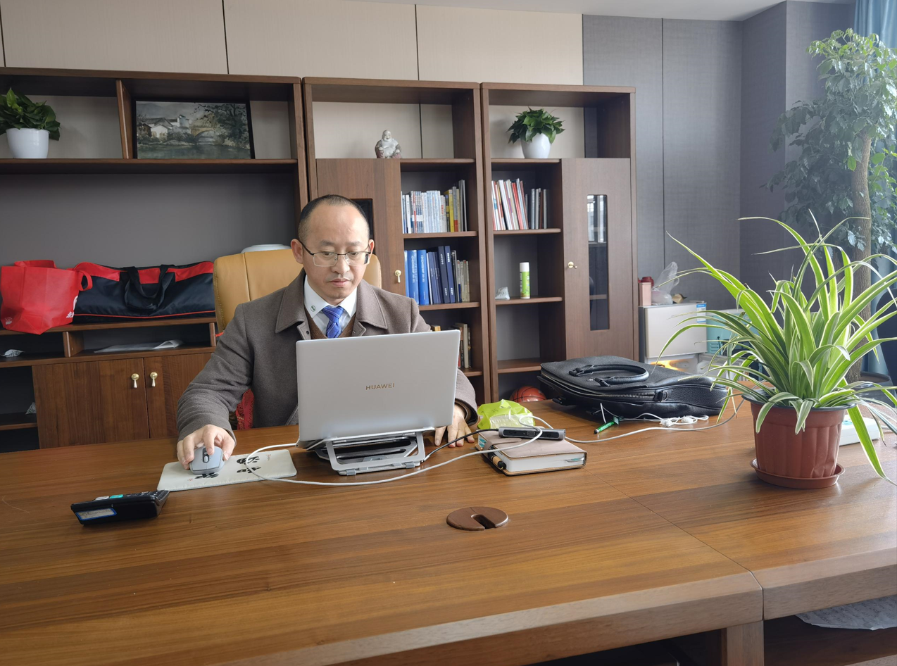 薩震節(jié)能空壓機(jī)總經(jīng)理程總駐廠辦公