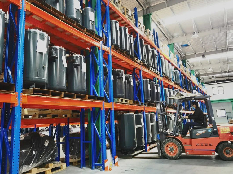 薩震空壓機(jī)廠家員工駐廠封閉式生產(chǎn),不停工,不停產(chǎn)